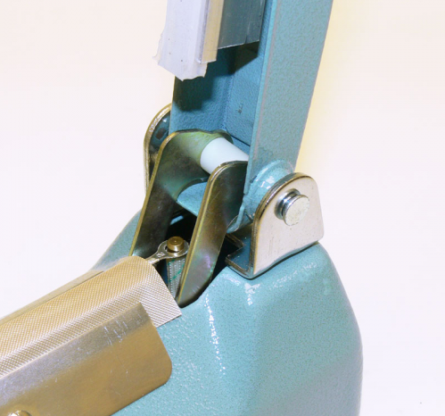 Zhejiang Tianyu industry Co. Ltd. Supplier Factory Manufacturer Supply and Sale Tabletop Manual Sealing 3.0 mm Width Impulse Plastic Bag Heat Sealer FS Series Hand Pressure Poly Bag Heat Sealing Machine 浙江天宇实业有限公司。供给厂制造商供应和销售桌面手动密封3.0毫米宽脉冲塑料袋热封口机FS系列手压聚袋热封口机